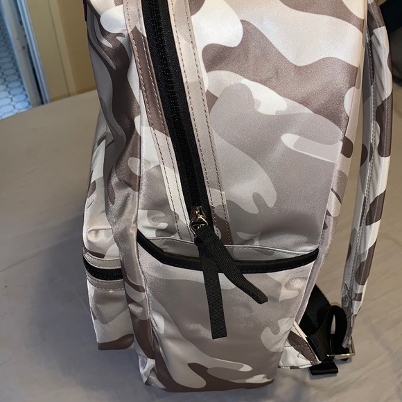 Tommy Hilfiger / Camo Backpack - Picture 4 of 10